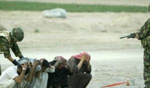 تعسف جنود بريطانيين في اعتقال مدنيين عراقيين ( الارشيف )