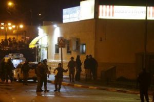 قوات  اسرائيلية في موقع الحادث