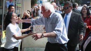  ساندرز اثناء جولة انتخابية