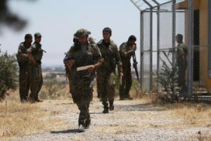 مقاتلون من قوات سوريا الديمقراطية