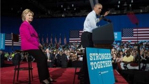 هيلاري اثناء عملها وزيرة خارجية مع الرئيس اوباما ( الارشيف )