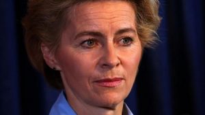 أورسولا فون دير وزيرة الدفاع الألمانية