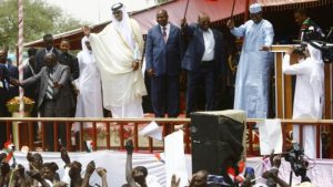 الرئيس البشير يجدد عفوه عن المتمردين إن وضعوا السلاح ( صورة أرشيفية)