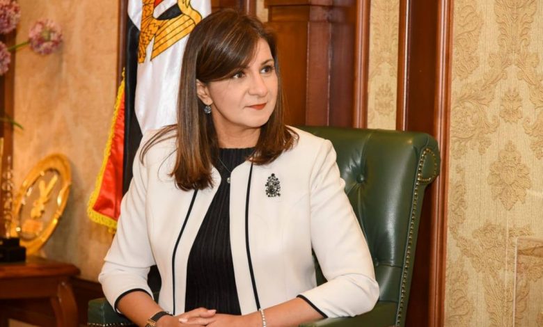 السفيرة نبيلة مكرم