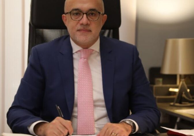 معتز صدقي يكتب الهروب من الطائرة