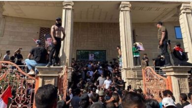 حرق السفارة السويدية بالعراق :