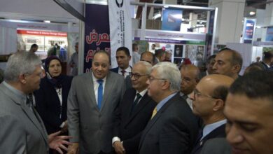عاشور وحجازي يتفقدان جناح الجامعة اليابانية فى معرض اخبار اليوم التعليمى