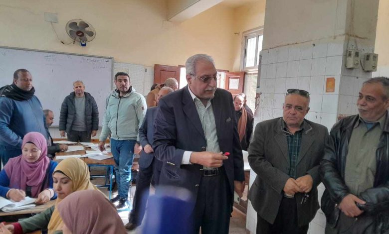 مصطفى عبده يتابع أعمال تصحيح الشهادة الإعدادية