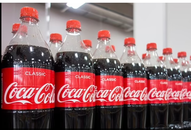 كوكاكولا تسحب آلاف المشروبات لتلوثها بمادة الكلورات فى أوروبا