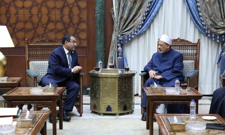 الرئيس السيسي يوافق على تعيين ٤٠ ألف معلم بالمعاهد الأزهرية على مراحل