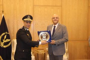 محافظ القليوبية يقدم التهنئة لمساعد وزير الداخلية مدير أمن القليوبية بمناسبة عيد الشرطة الـ73 ويضع اكليل من الزهور على قبر الجندى المجهول