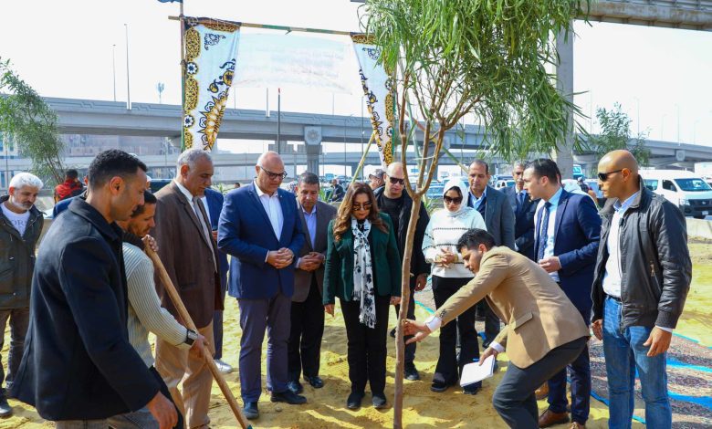 عوض وعطية يدشنان مشروع زراعة و تشجير المحاور المرورية والطريق الدائري بنطاق القليوبية