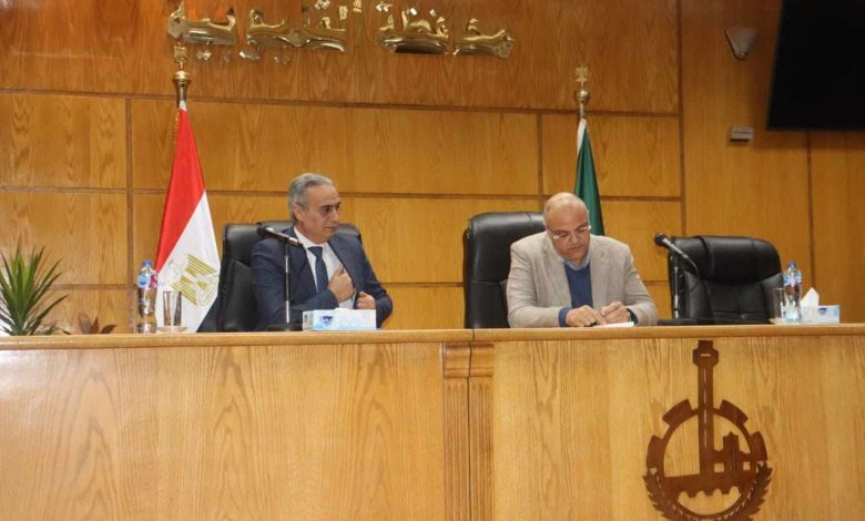 السجينى وعطيه يبحثان مع الغرفة التجارية بالمحافظة توافر السلع الغذائية