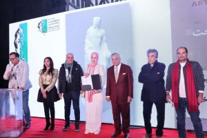 زاهي حواس يسلم جوائز النحت بحفل جوائز الفنون لمؤسسة فاروق حسني للثقافة والفنون في دورتها السادسة