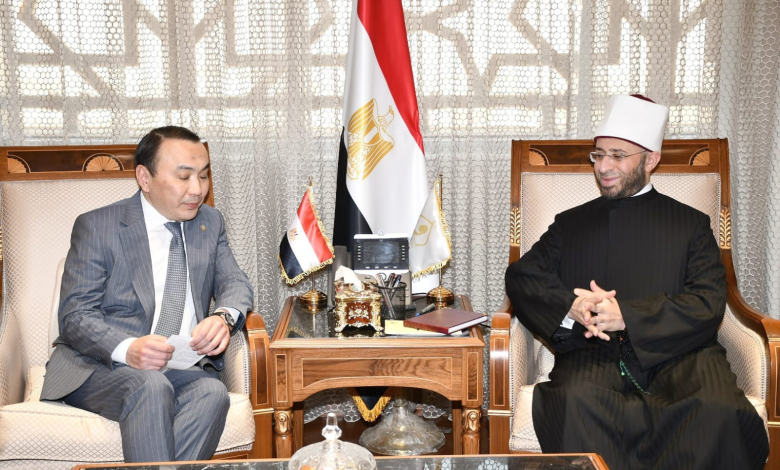 وزير الأوقاف يستقبل سفير كازاخستان لبحث تعزيز التعاون الديني والثقافي بين البلدين