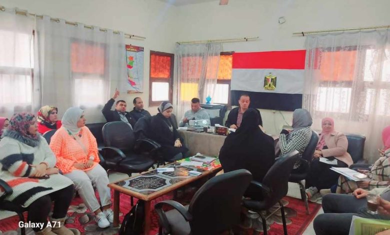 شعبان يناقش مع رؤساء الأقسام معوقات العمل بصحة القناطر الخيريه 